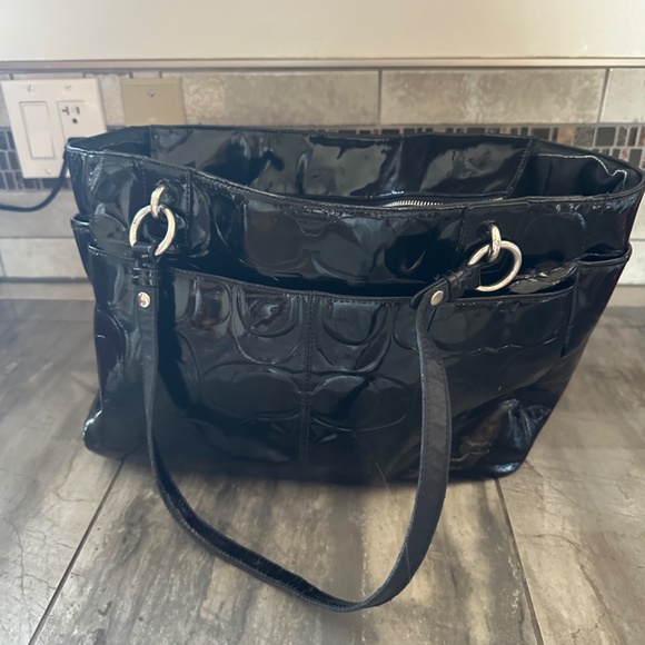 Embossed coach bag - Picture 12 of 15